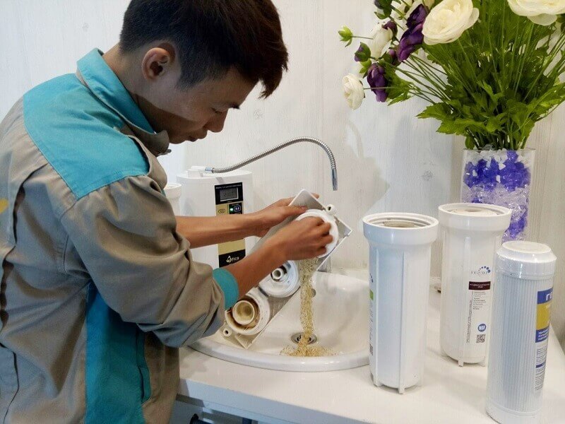 Thay lõi máy lọc nước tại nhà Thay lõi máy lọc nước tại nhà