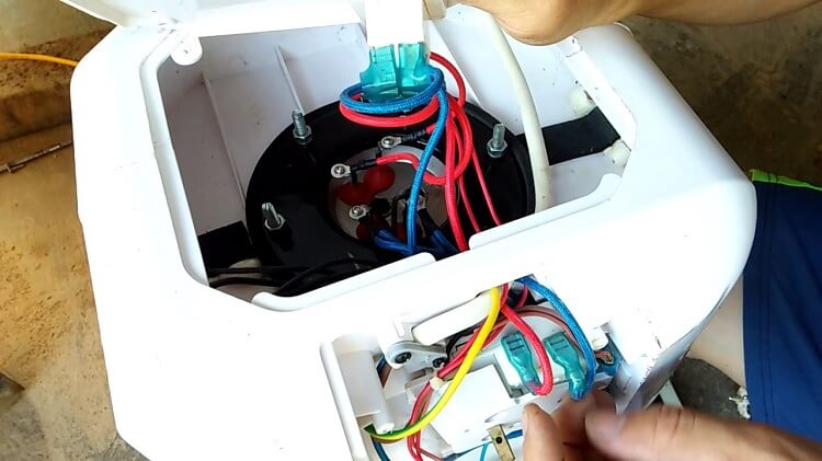 Sửa bình nóng lạnh Rossi bị hỏng - Giải quyết triệt để, tận gốc Sửa bình nóng lạnh Rossi