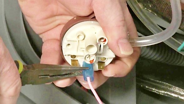 Lỗi E4 Máy Giặt Aqua: Nguyên Nhân và Cách Khắc Phục Chi Tiết cam bien muc nuoc may giat